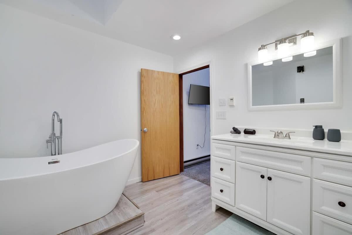 Relax In Blakeslee - Spacious 5Br Home With Bbq Екстериор снимка