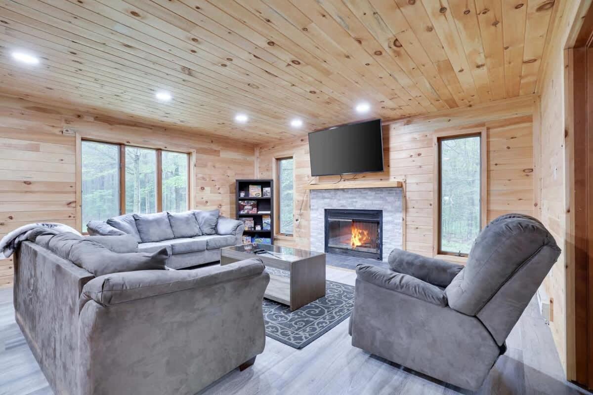 Relax In Blakeslee - Spacious 5Br Home With Bbq Екстериор снимка