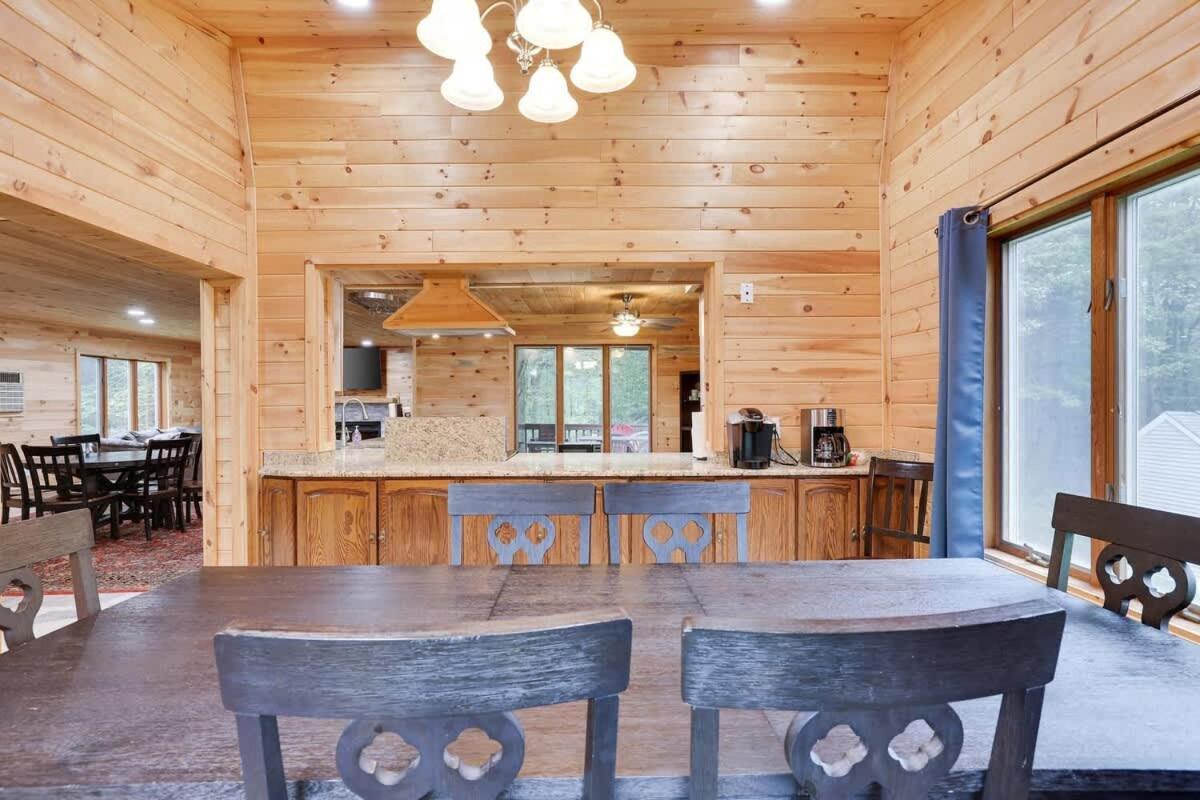 Relax In Blakeslee - Spacious 5Br Home With Bbq Екстериор снимка