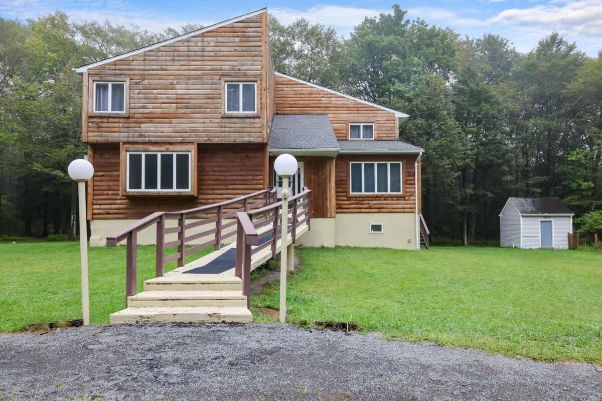 Relax In Blakeslee - Spacious 5Br Home With Bbq Екстериор снимка